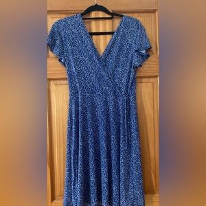 Kaileigh Blue Floral Wrap Dress Midi Flutter Sleeve Tie Waist Size M